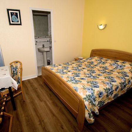 Hotel Le Plat D'Etain Brou 外观 照片