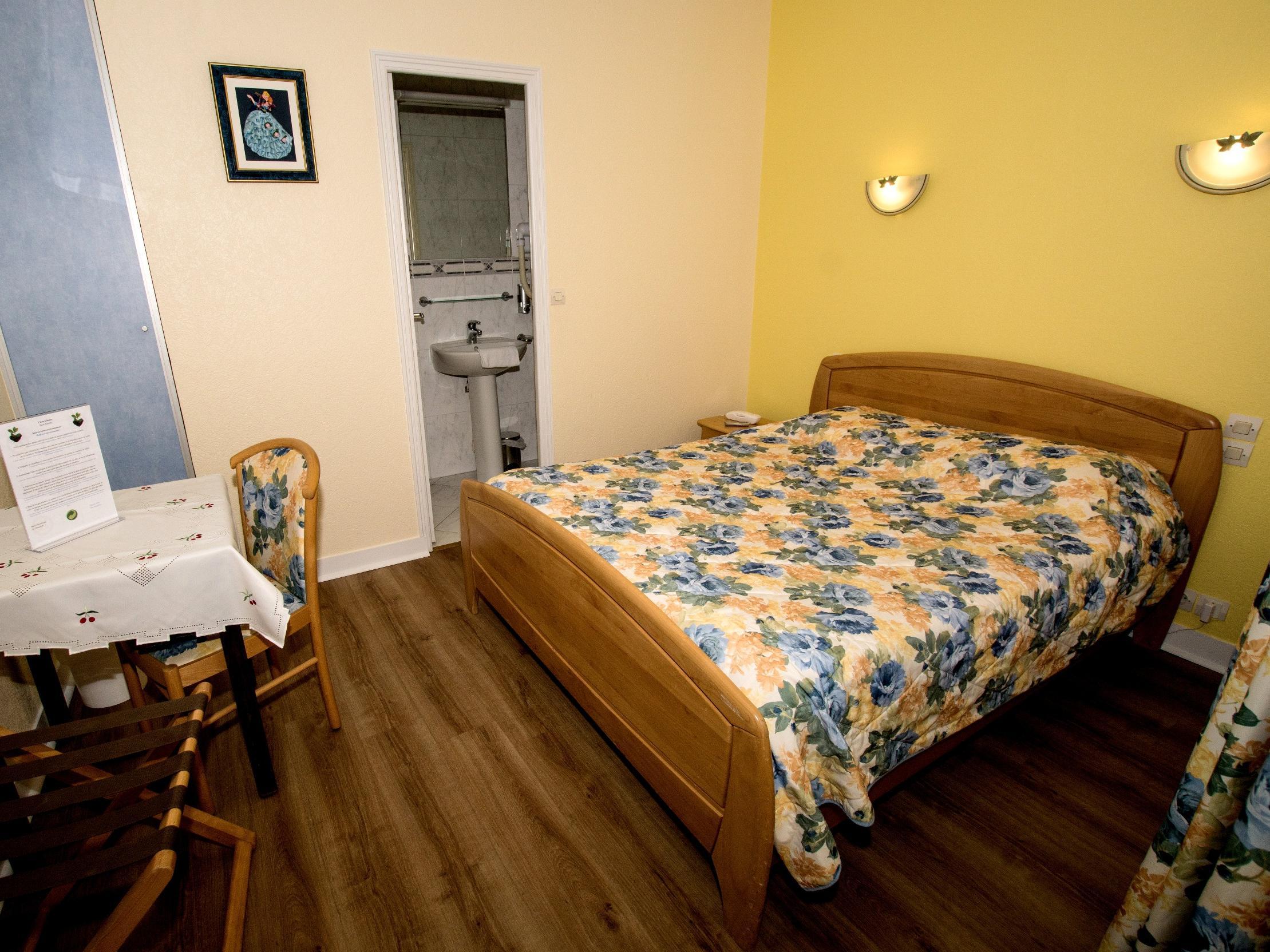 Hotel Le Plat D'Etain Brou 外观 照片