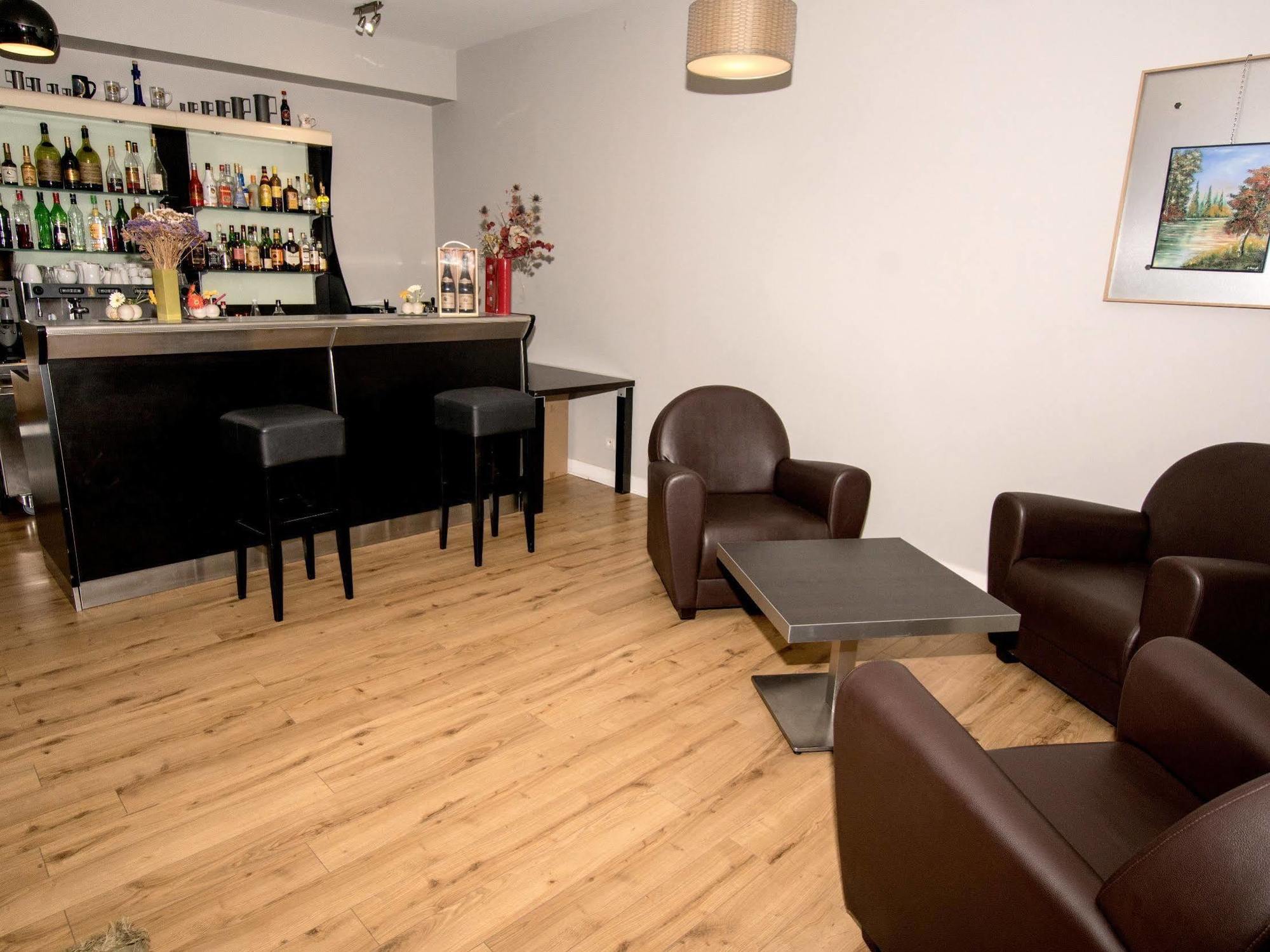 Hotel Le Plat D'Etain Brou 外观 照片