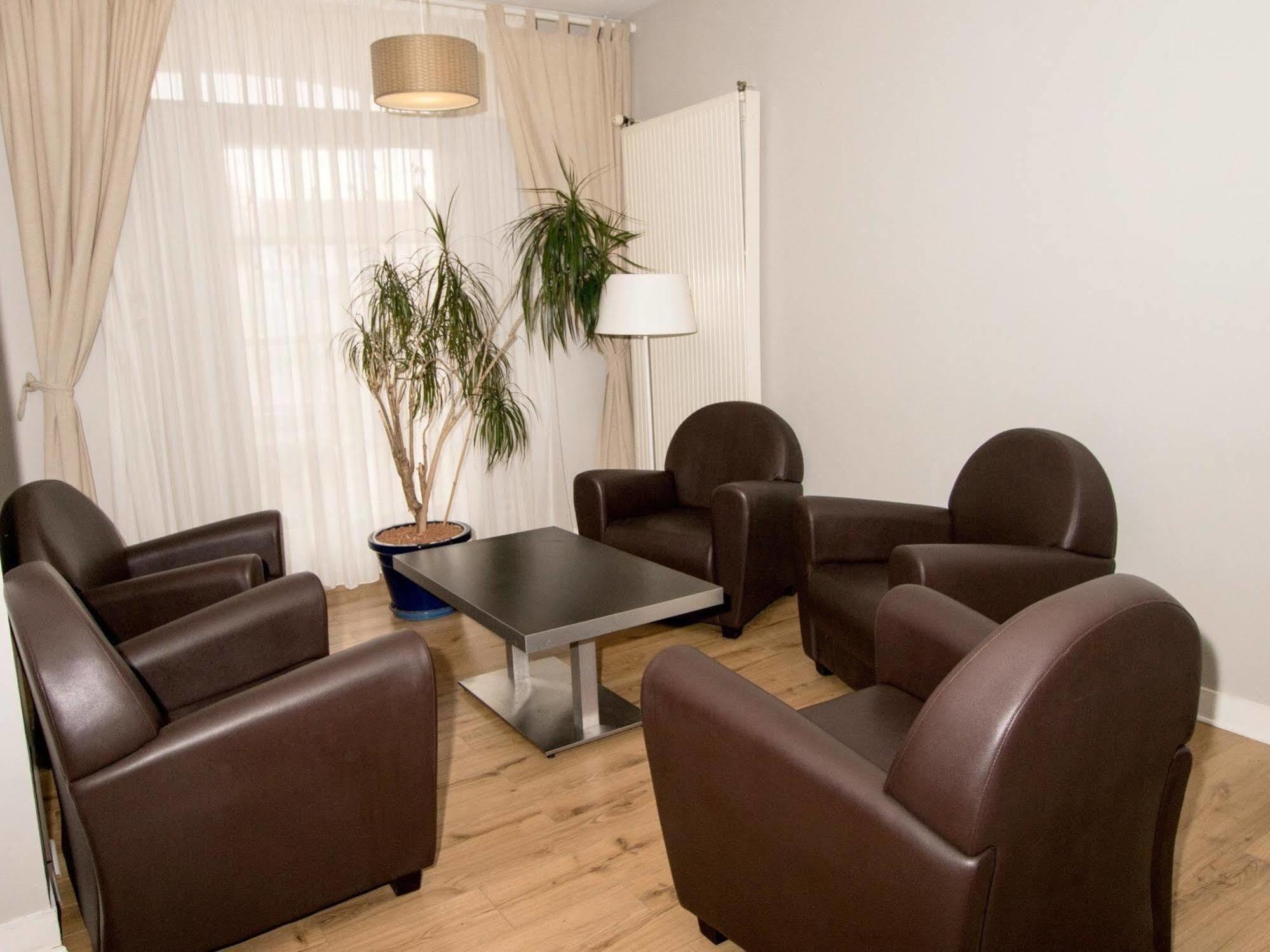 Hotel Le Plat D'Etain Brou 外观 照片